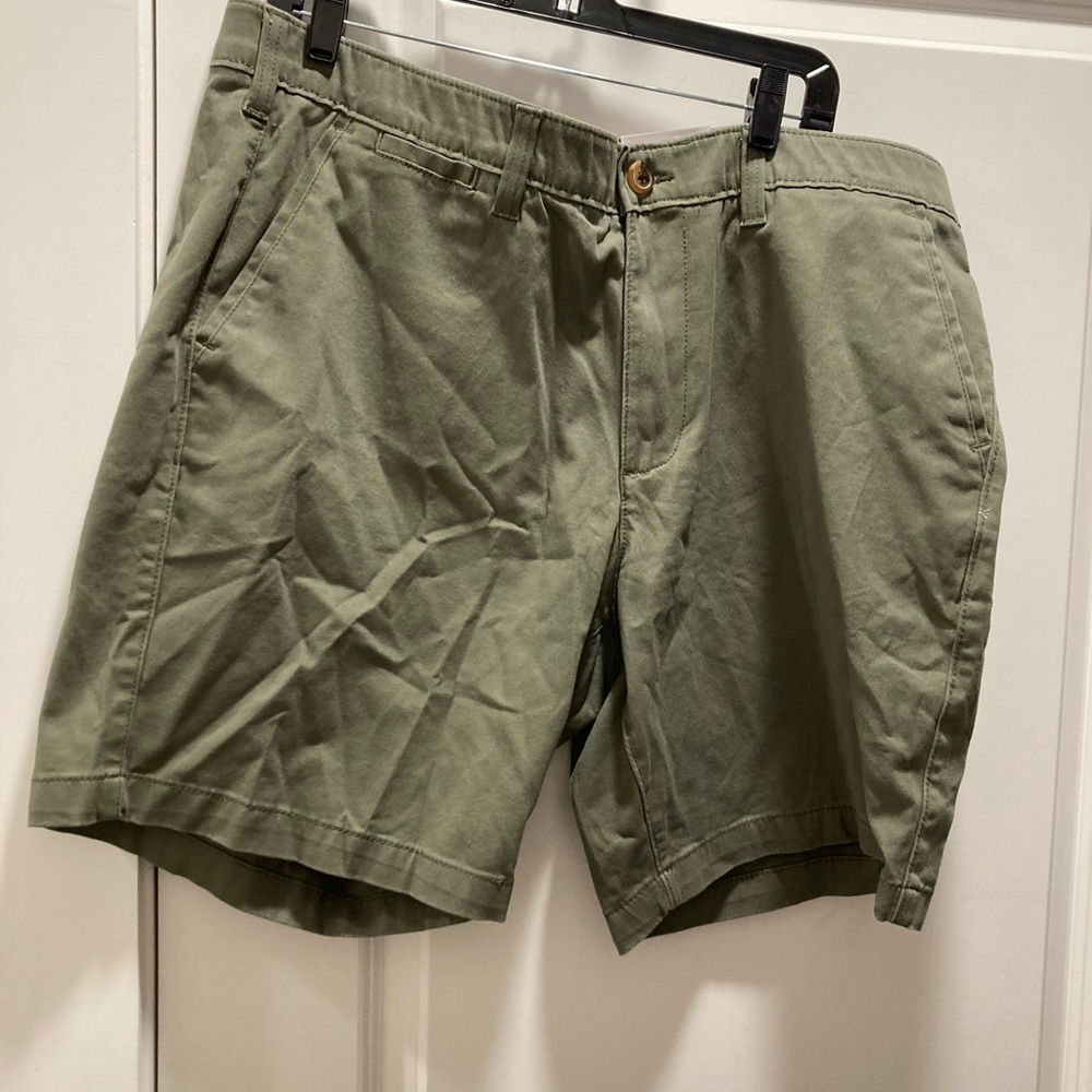 Kohl's Green Flat Front Shorts Lightweight Cotton